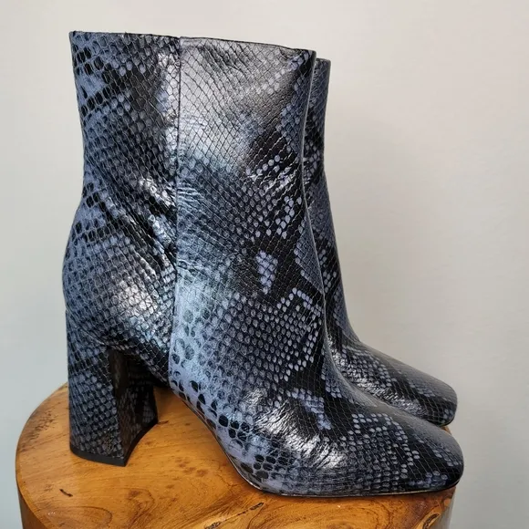 🆕️ Sam Edelman Codie Bootie in Navy/Black Snake Print - Like New