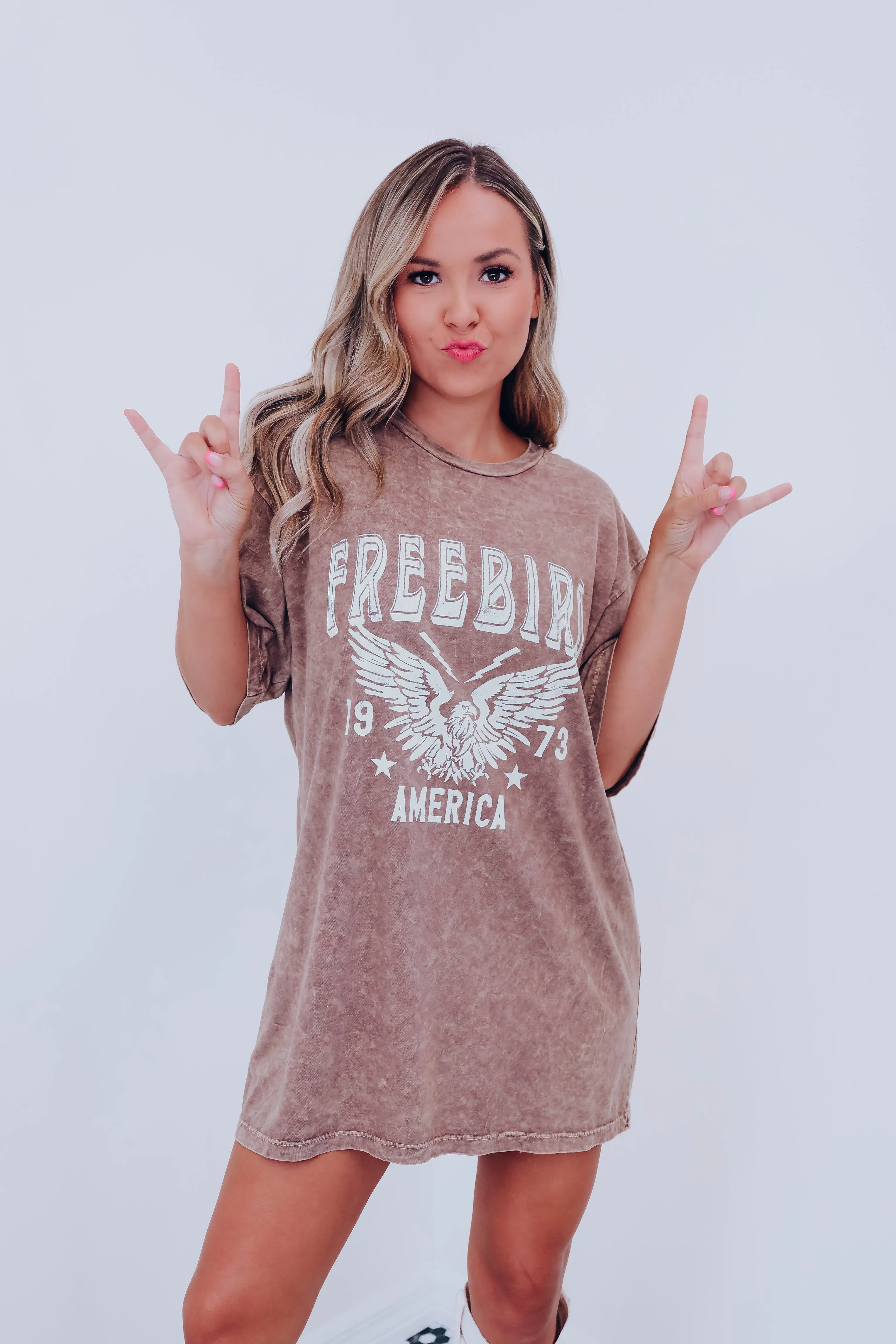 1973 Free Bird Graphic Tee - Mocha