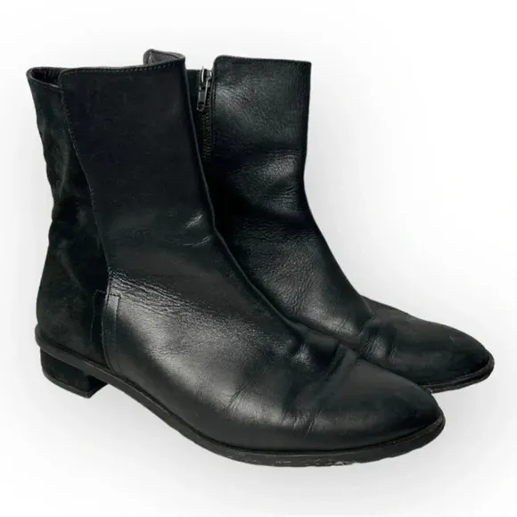 Barbara Barbieri Black Suede and Leather Side Zip Ankle Bootie 39