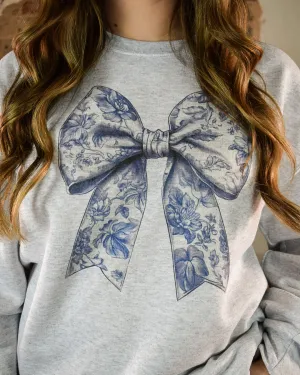 BIG ON BOWS SWEATSHIRT - BLUE WILLOW