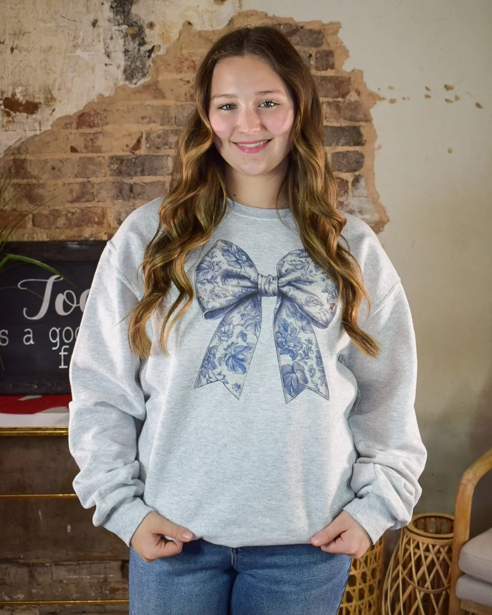 BIG ON BOWS SWEATSHIRT - BLUE WILLOW
