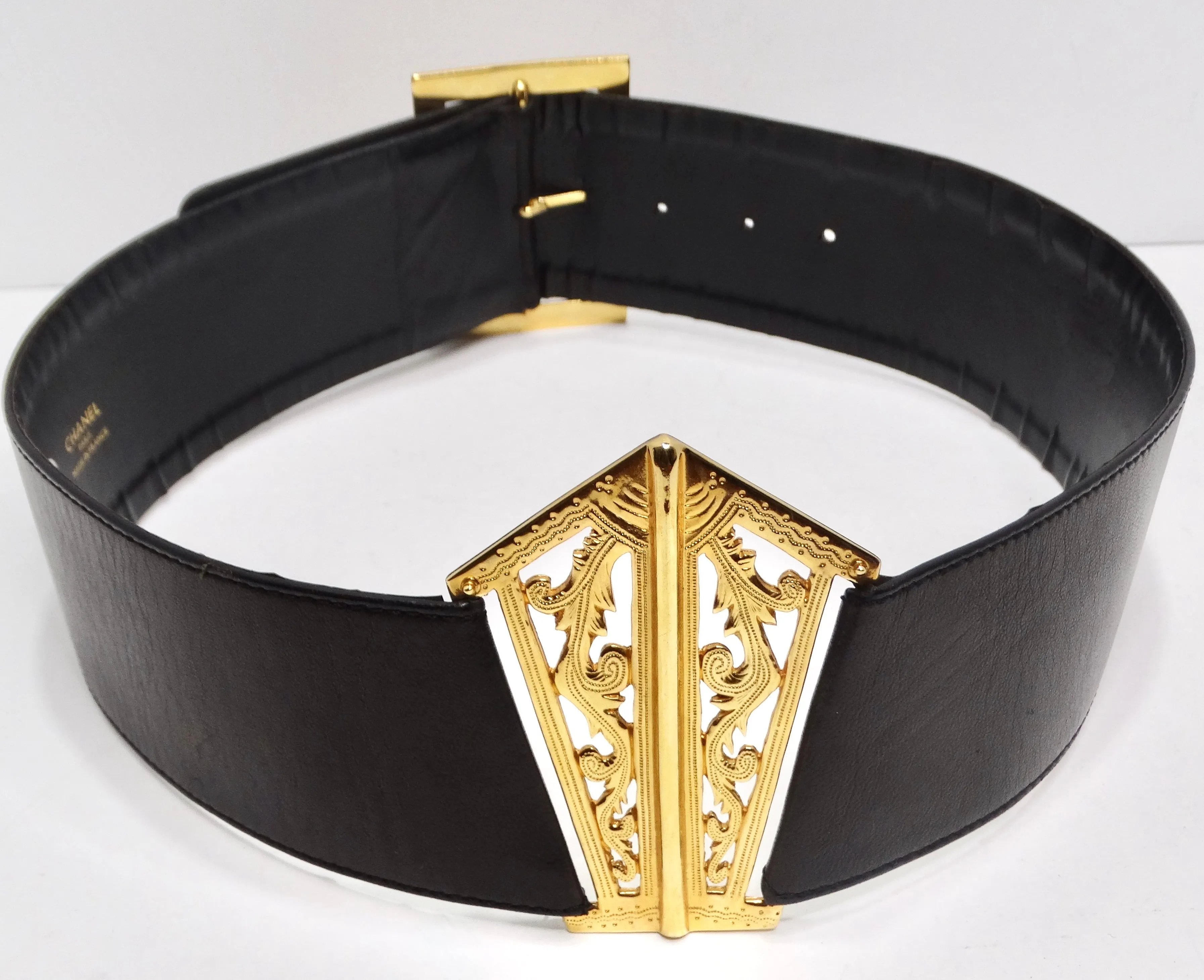 Chanel 1980s Black Leather 24k Gold-Plated Filigree Belt