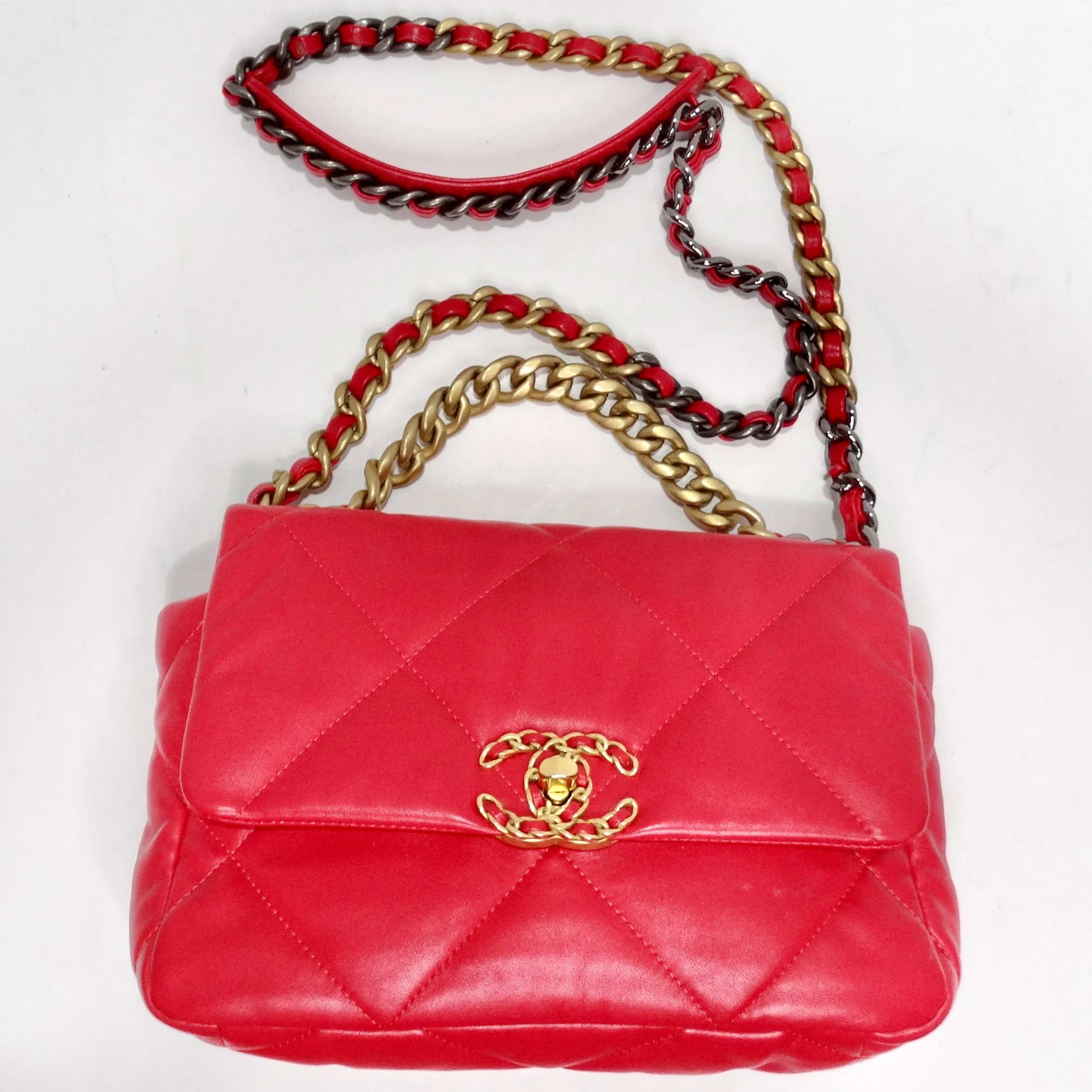 Chanel 2022 Medium 19 Flap Bag Red