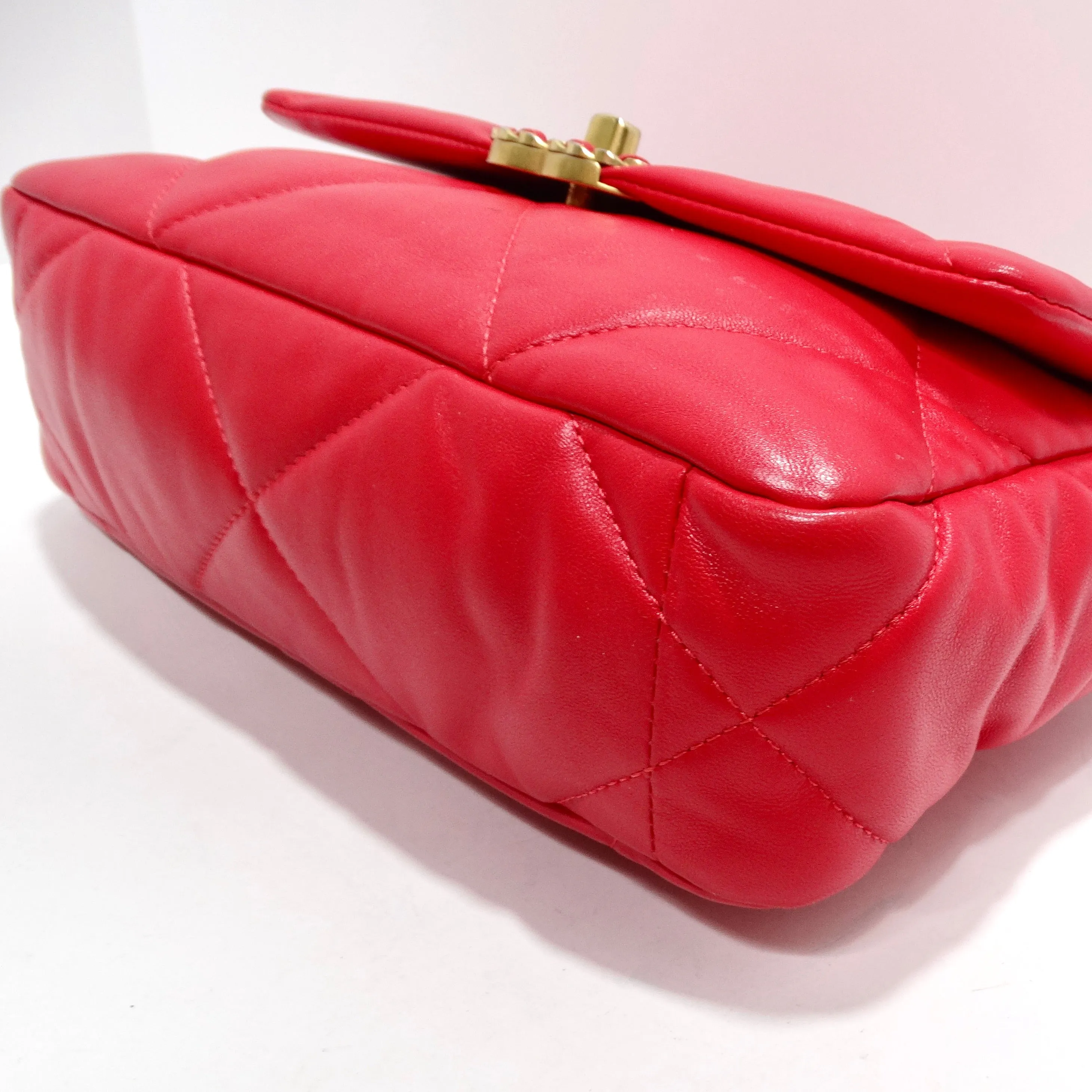 Chanel 2022 Medium 19 Flap Bag Red