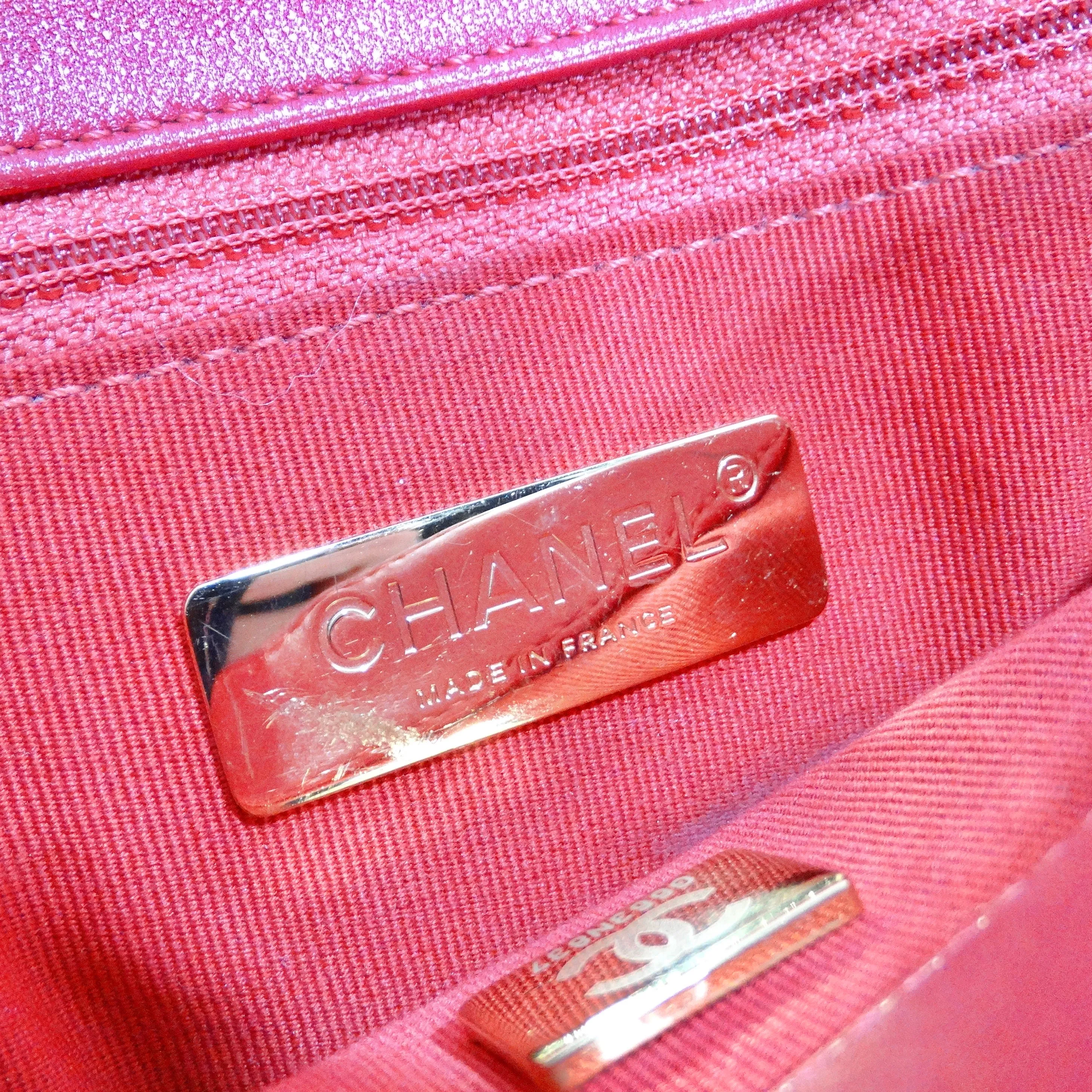Chanel 2022 Medium 19 Flap Bag Red