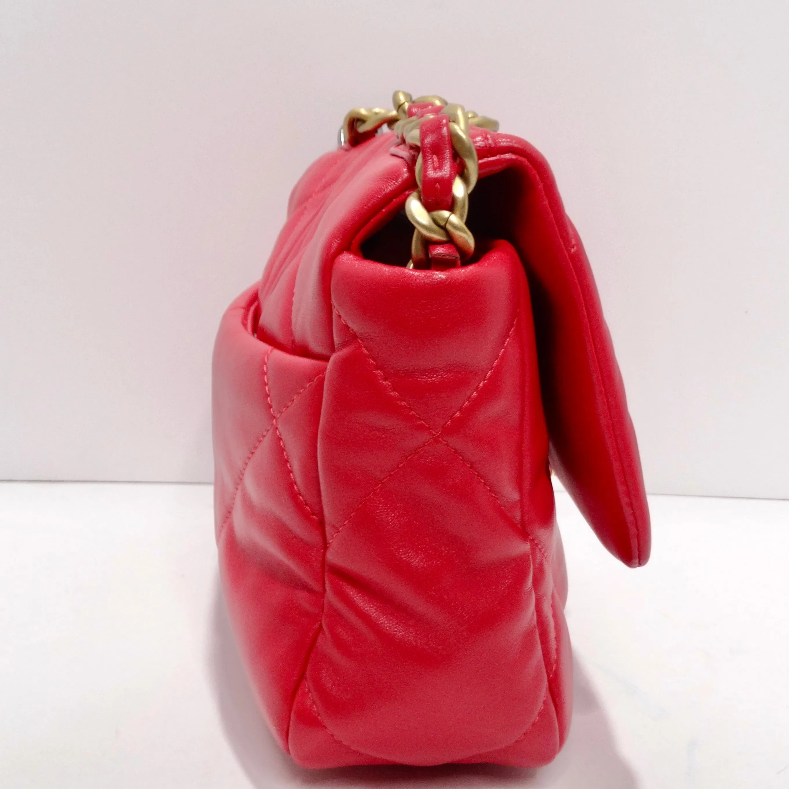 Chanel 2022 Medium 19 Flap Bag Red