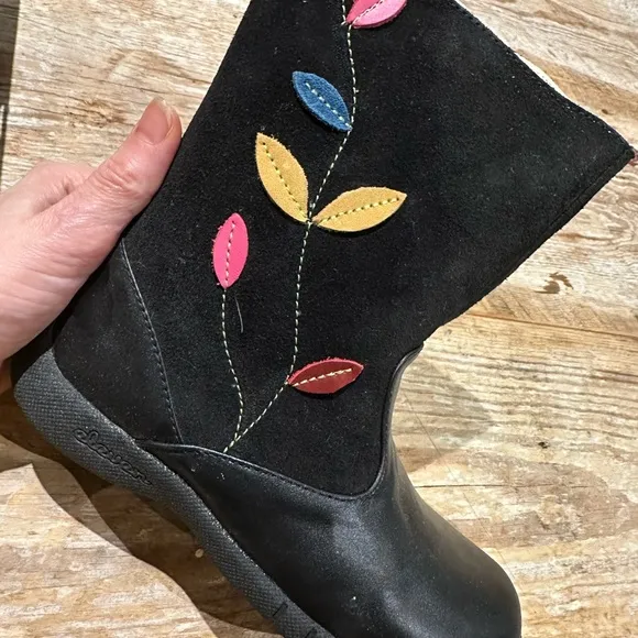 Children’s Eleven size 13 All leather Black with colored detail