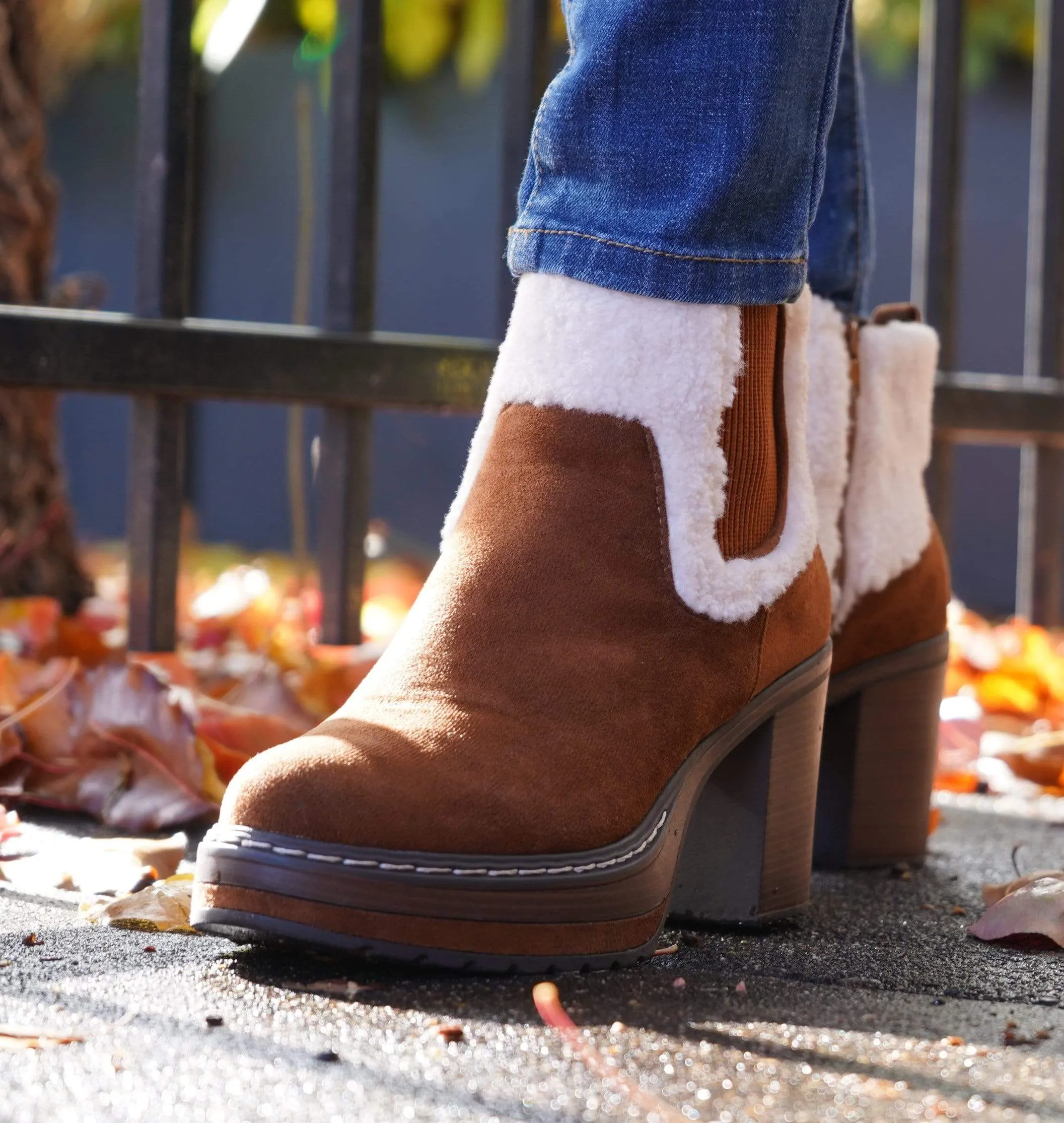 Cognac Frontier Bootie