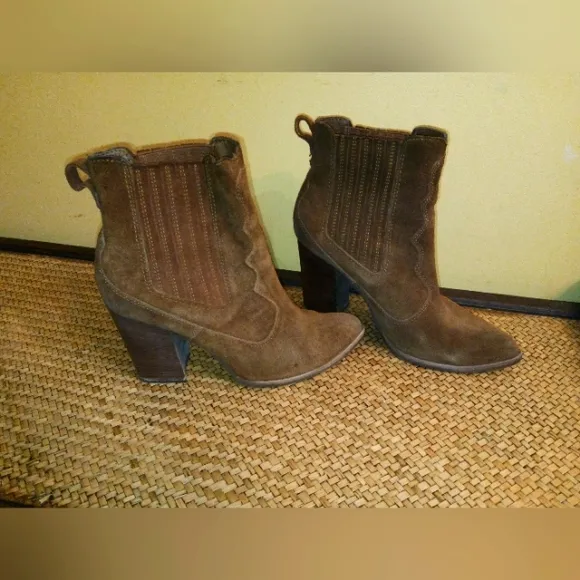 Dolce Vita Conway Acorn Suede Western Bootie Sz 10
