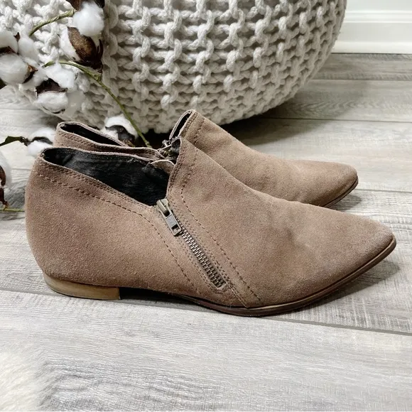Free People In Sight Leather Side Zipper Pointed Toe Ankle Boot Taupe Size 39