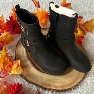 Guess women’s boots
