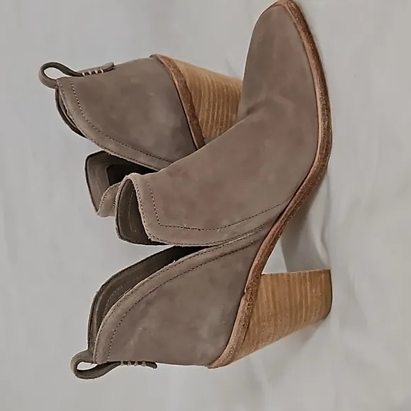 Jeffrey Campbell Rosee Bootie Suede Size 9.5 Gray Taupe