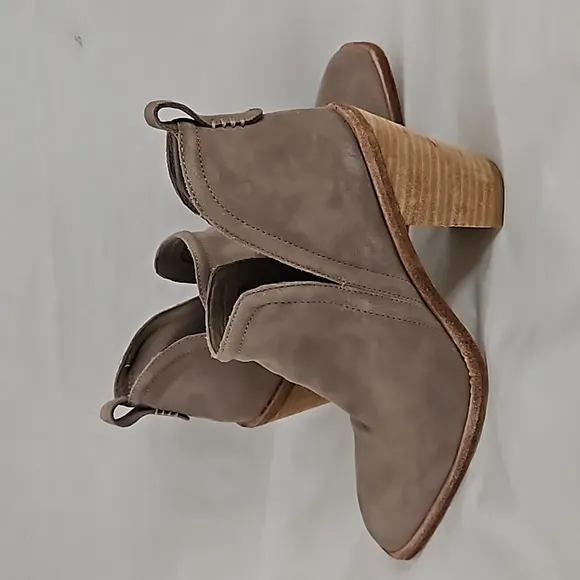 Jeffrey Campbell Rosee Bootie Suede Size 9.5 Gray Taupe