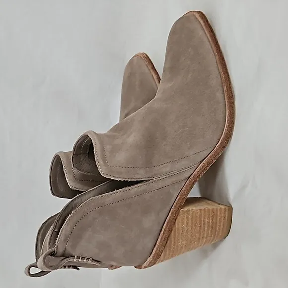 Jeffrey Campbell Rosee Bootie Suede Size 9.5 Gray Taupe