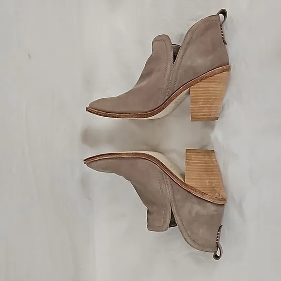 Jeffrey Campbell Rosee Bootie Suede Size 9.5 Gray Taupe