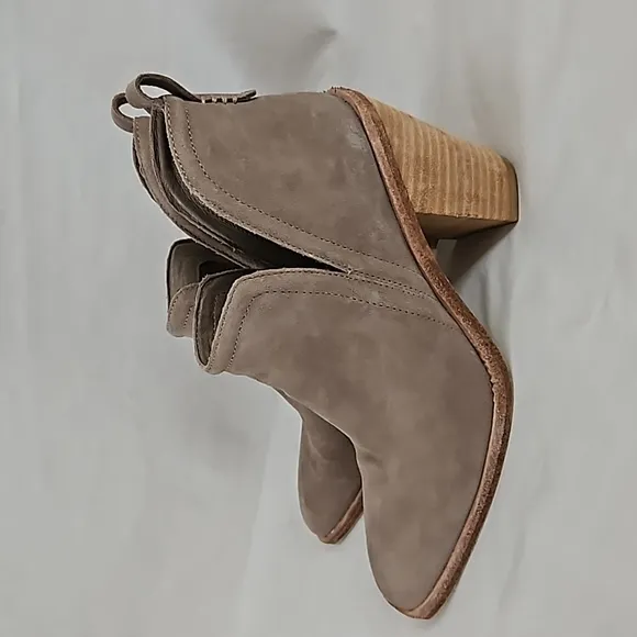 Jeffrey Campbell Rosee Bootie Suede Size 9.5 Gray Taupe