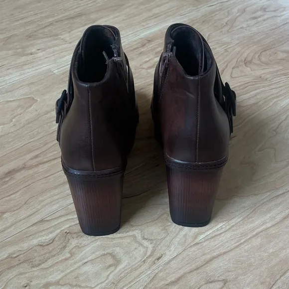 |Korks| Brown Kari Block Heal Bootie in Woman’s Size 9M Brand New!