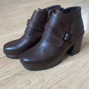 |Korks| Brown Kari Block Heal Bootie in Woman’s Size 9M Brand New!