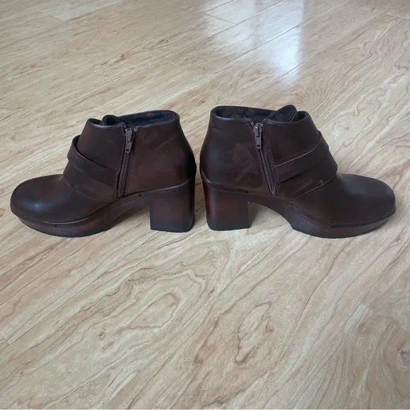 |Korks| Brown Kari Block Heal Bootie in Woman’s Size 9M Brand New!
