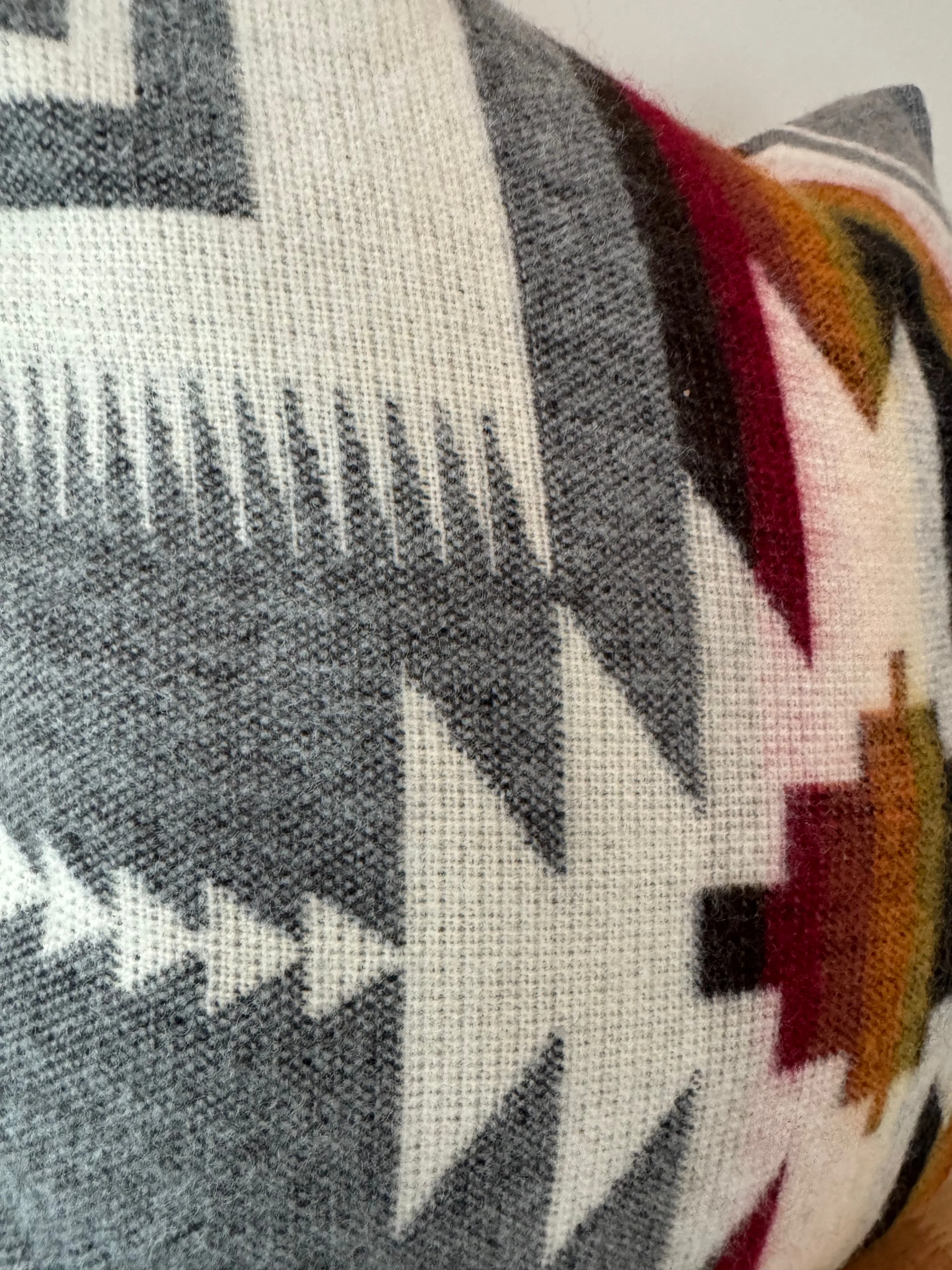Mindo Pillow Cover