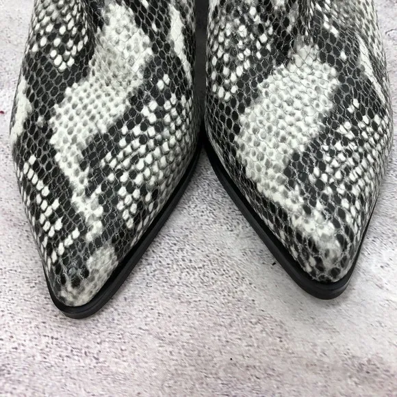 NEW Blondo Womens Emelia Chelsea Bootie 7.5M Waterproof Leather Snakeskin Print