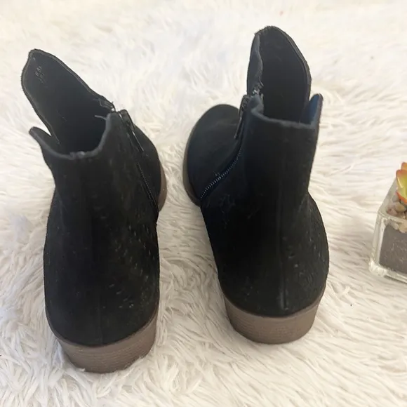 NEW Kenzie Gazelle Chukka black suede Low heel ankle bootie women size 6.5