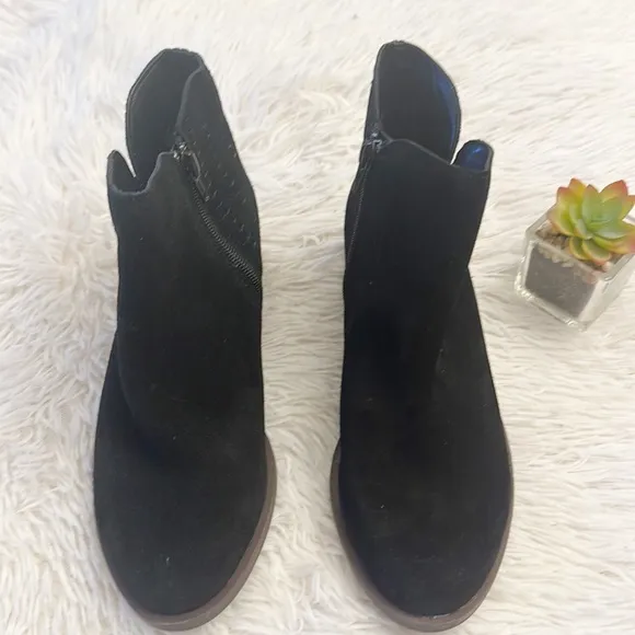 NEW Kenzie Gazelle Chukka black suede Low heel ankle bootie women size 6.5