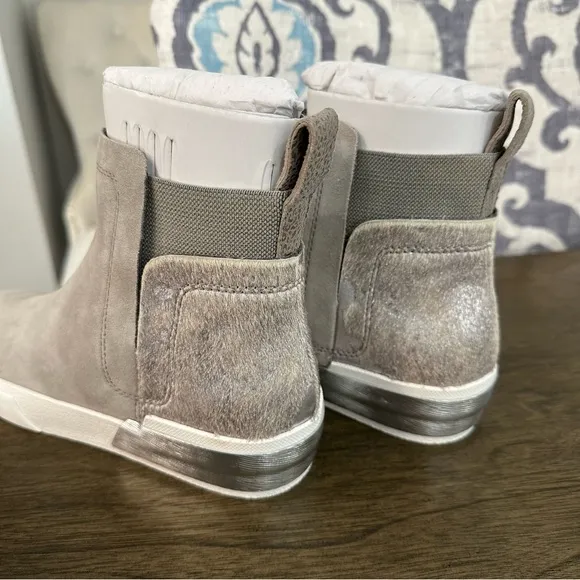 NIB Dolce Vita Zuma Bootie Women’s Size 6 Grey and Silver