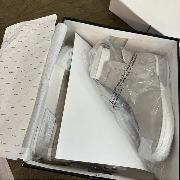 NIB Dolce Vita Zuma Bootie Women’s Size 6 Grey and Silver