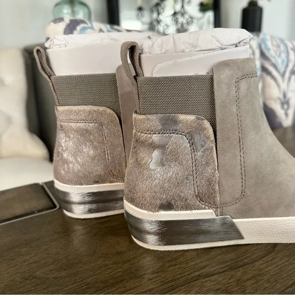 NIB Dolce Vita Zuma Bootie Women’s Size 6 Grey and Silver