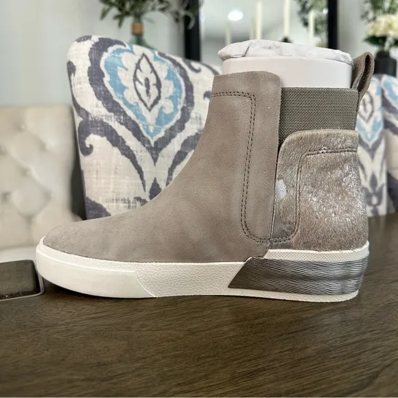 NIB Dolce Vita Zuma Bootie Women’s Size 6 Grey and Silver