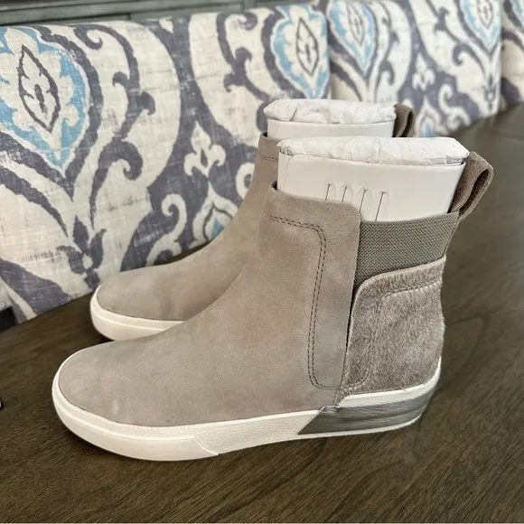 NIB Dolce Vita Zuma Bootie Women’s Size 6 Grey and Silver