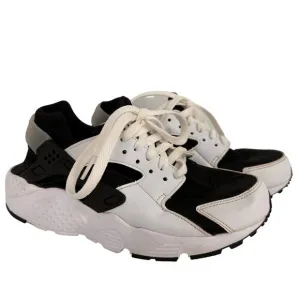 Nike Youth Black &amp; White Huarache Run Sneakers Size 4Y