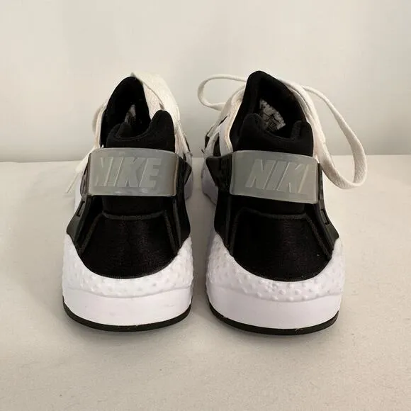 Nike Youth Black &amp; White Huarache Run Sneakers Size 4Y
