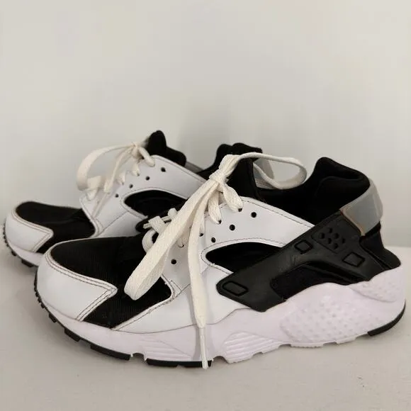 Nike Youth Black &amp; White Huarache Run Sneakers Size 4Y