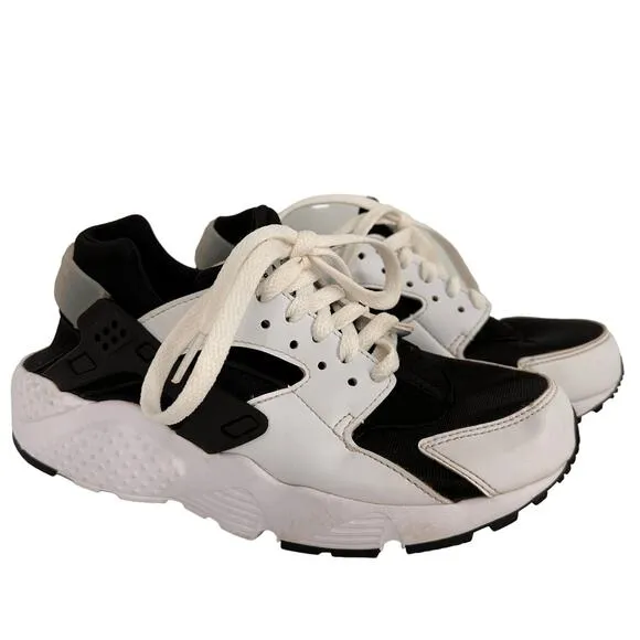 Nike Youth Black &amp; White Huarache Run Sneakers Size 4Y