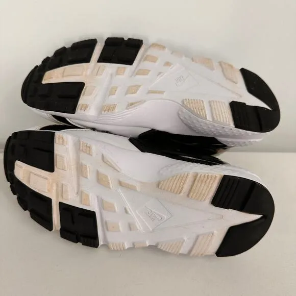 Nike Youth Black &amp; White Huarache Run Sneakers Size 4Y