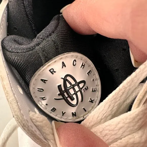 Nike Youth Black &amp; White Huarache Run Sneakers Size 4Y