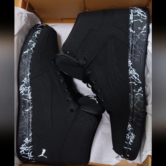 PUMA Rebound Layup NBK, Black color, size 4.5 US kids
