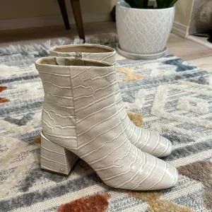 SAM EDELMAN Daruby Bootie