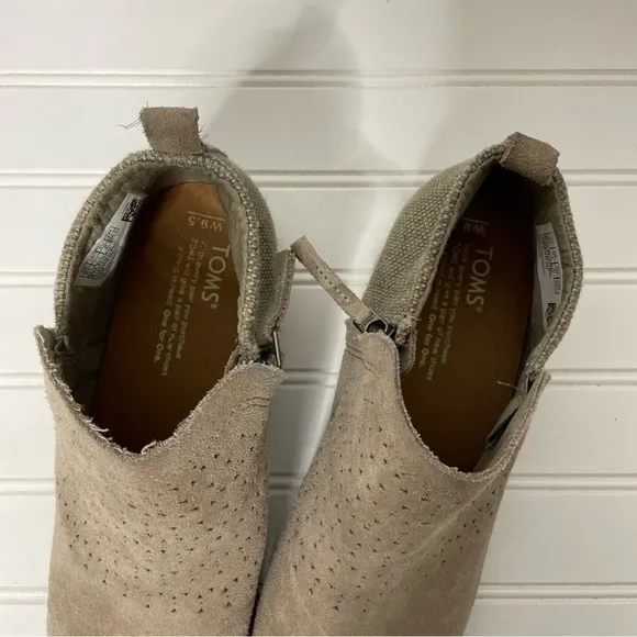 Tom's Deia Suede Perforated Side Zip Ankle Bootie Size 9.5 346