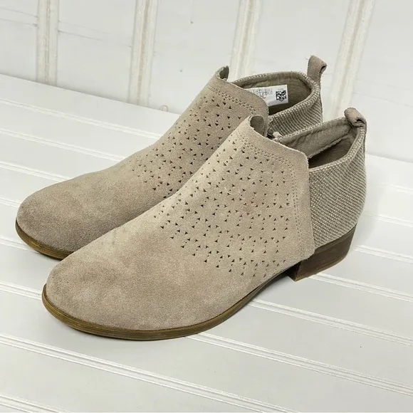 Tom's Deia Suede Perforated Side Zip Ankle Bootie Size 9.5 346