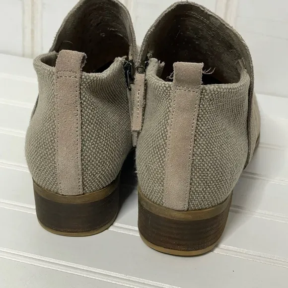 Tom's Deia Suede Perforated Side Zip Ankle Bootie Size 9.5 346