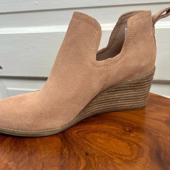 TOMS Women's Kallie Wedge Bootie Buck Brown Suede Size 8.5