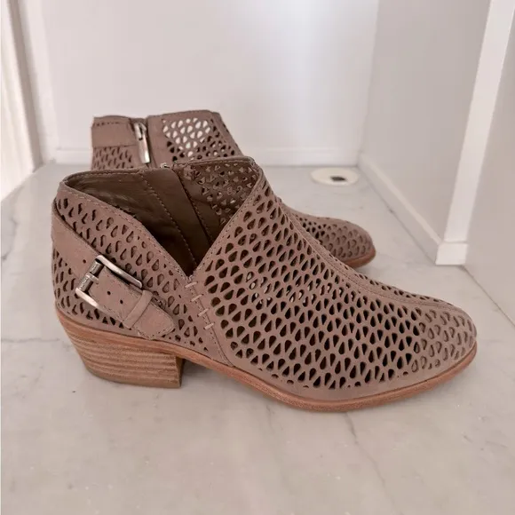 VINCE CAMUTO Phandra Womens Bootie