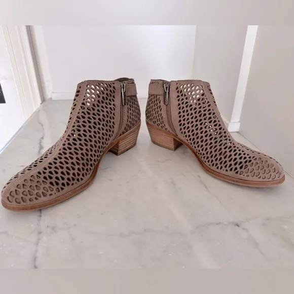 VINCE CAMUTO Phandra Womens Bootie